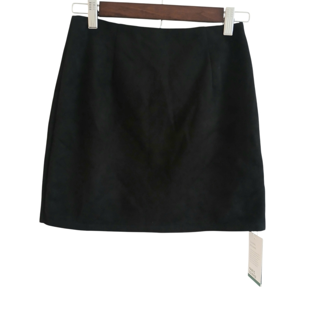 NEW HALARA Mini Skort Women's S Black Soft Pull On Stretch Neutral Minimalist